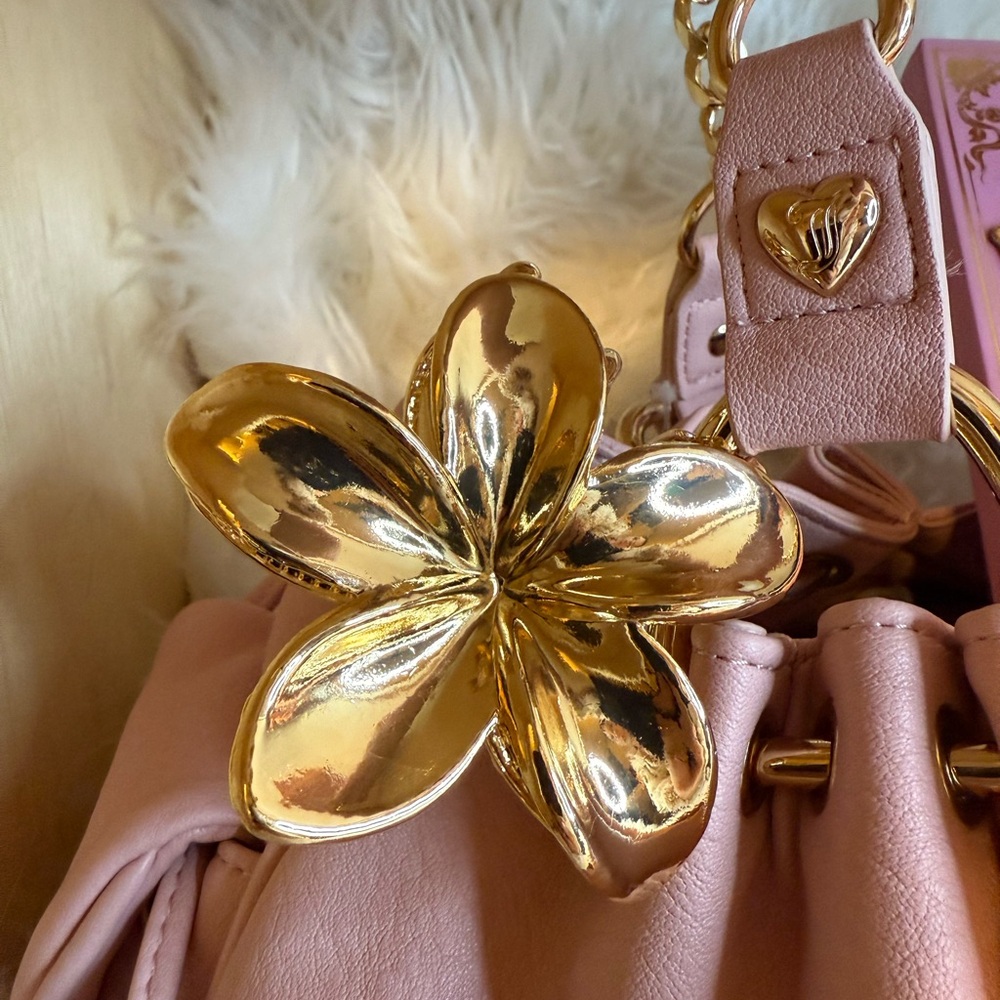 Juicy Couture 💗 Pink Rolling On Bag + Disney Aristocats Eye Shadow Palette +Clip - Picture 6 of 7